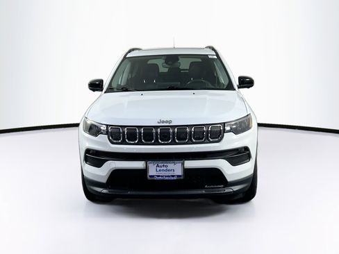 Used 2022 Jeep Compass Latitude w/ Sun and Sound Group AWD/4WD image 2