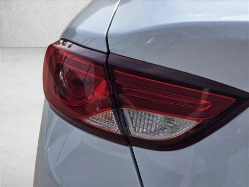 Used 2015 Chrysler 200 Limited w/ Convenience Group image 9