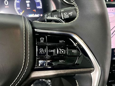 Used 2024 Jeep Grand Cherokee Overland AWD/4WD image 19