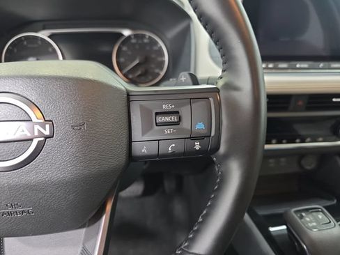 Used 2025 Nissan Rogue SV AWD/4WD image 18