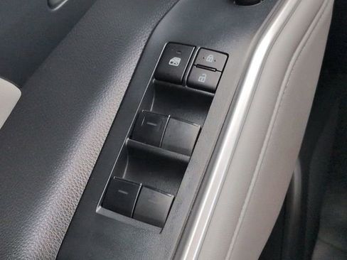 Used 2023 Toyota Highlander XLE FWD image 24