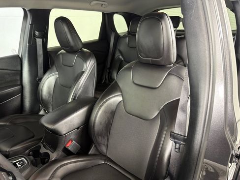 Used 2020 Jeep Cherokee Latitude Plus FWD image 13