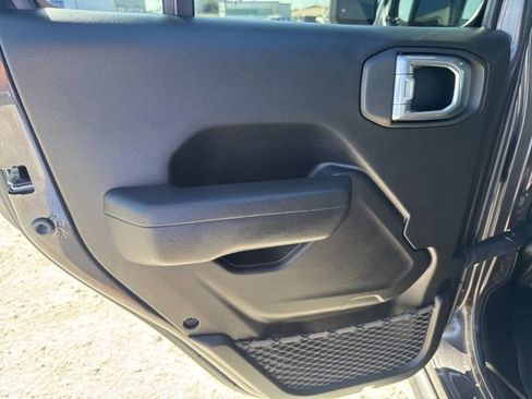 Used 2024 Jeep Wrangler Unlimited Rubicon image 25