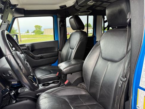 Used 2014 Jeep Wrangler Unlimited Sahara w/ Dual Top Group image 20