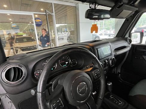 Used 2017 Jeep Wrangler Unlimited Sport w/ Quick Order Package 24S AWD/4WD image 10