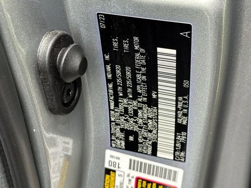 Used 2023 Toyota Sienna Platinum image 38