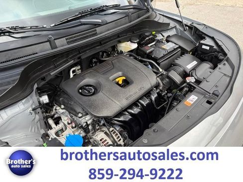 Used 2025 Kia Soul LX w/ LX Technology Package FWD image 9