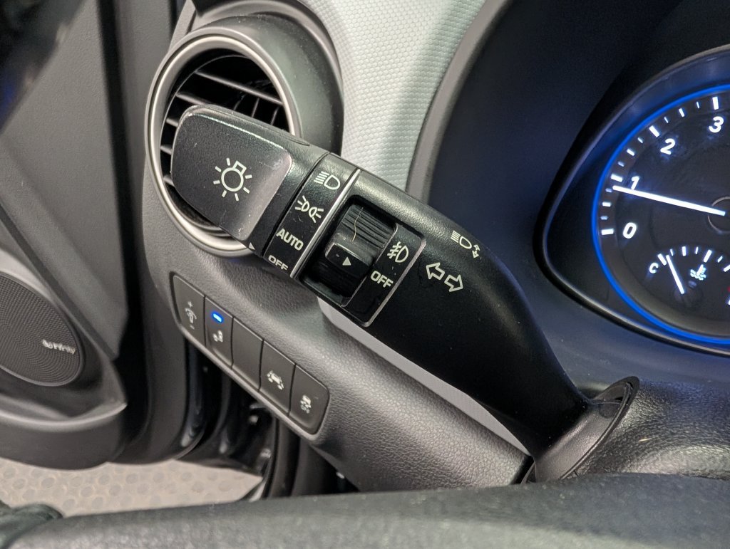 Used 2020 Hyundai Kona Limited AWD/4WD image 17