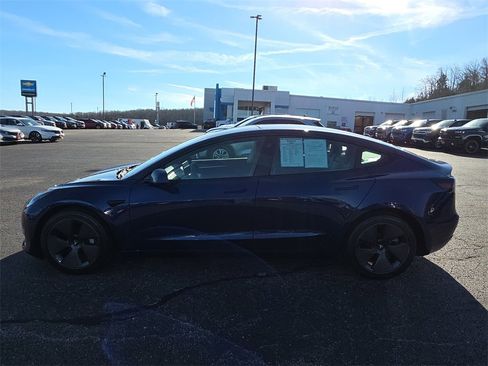Used 2023 Tesla Model 3 Standard Range image 5