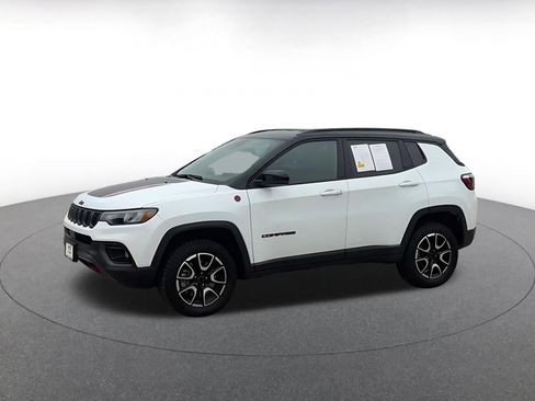 Used 2025 Jeep Compass Trailhawk AWD/4WD image 7