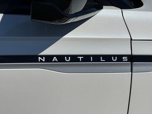 Used 2025 Lincoln Nautilus Reserve AWD/4WD image 44