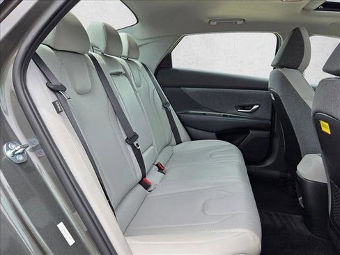 Used 2025 Hyundai Elantra Limited FWD image 23