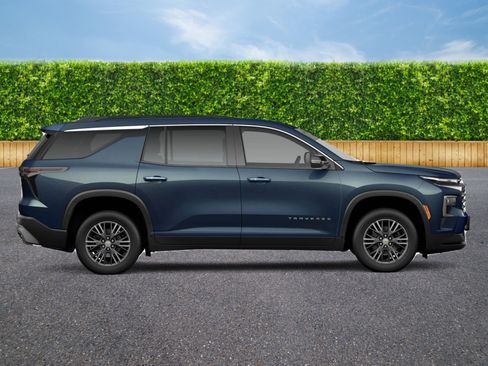 New 2026 Chevrolet Traverse LT w/ Driver Confidence Package image 3