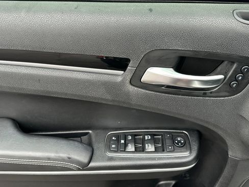 Used 2018 Chrysler 300 S w/ 300S Premium Group image 11