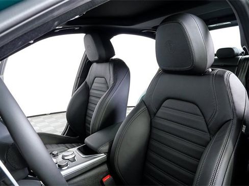 New 2025 Alfa Romeo Giulia image 2