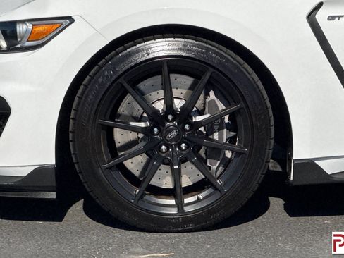 Used 2016 Ford Mustang Shelby GT350 w/ Technology Package RWD image 33