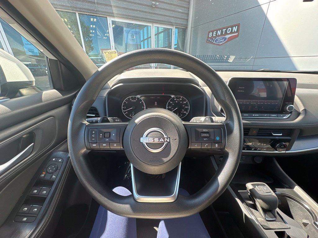 Used 2024 Nissan Rogue SV FWD image 12