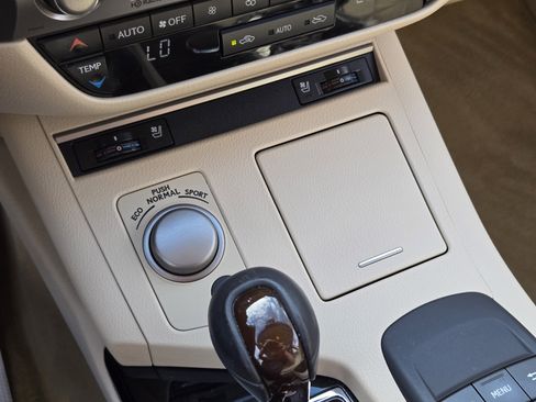 Used 2014 Lexus ES 350 w/ Premium Package FWD image 22