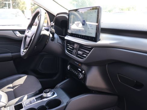 Used 2025 Ford Escape SE FWD image 10