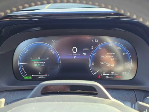 Used 2025 Toyota Crown Signia w/ Advanced Technology Package image 26