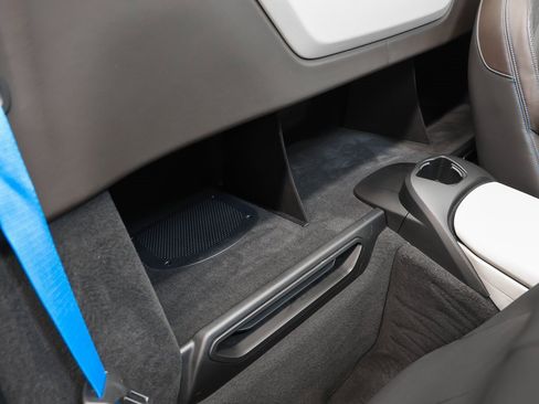 Used 2019 BMW i8 image 17