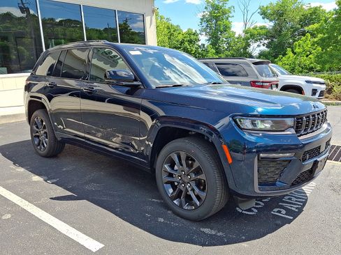 New 2026 Jeep Grand Cherokee Limited AWD/4WD image 2