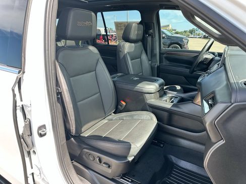 Used 2023 Chevrolet Tahoe High Country AWD/4WD image 27