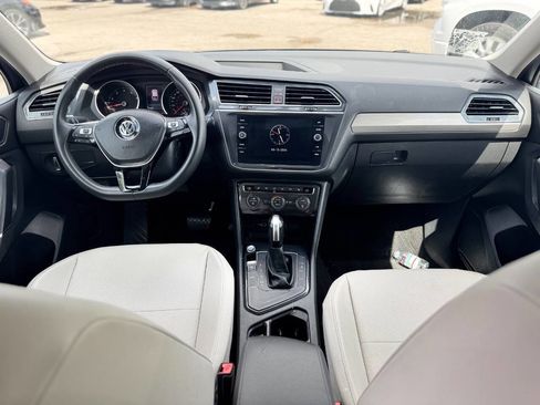 Used 2020 Volkswagen Tiguan SE image 16