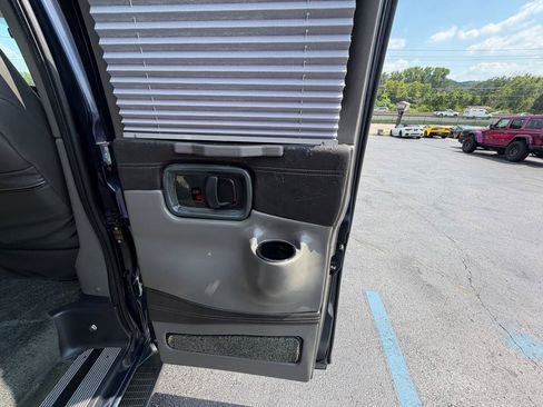 Used 2017 Chevrolet Express 2500 RWD image 32