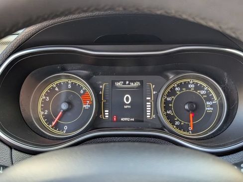 Used 2022 Jeep Cherokee Latitude Plus AWD/4WD image 10