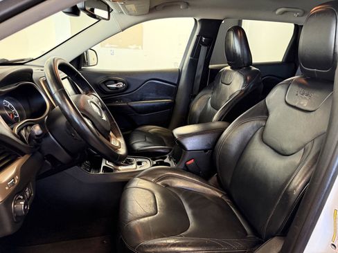 Used 2015 Jeep Cherokee Limited image 16