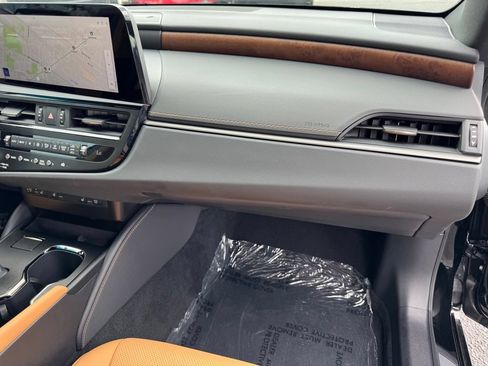 Used 2025 Lexus ES 300h F Sport FWD image 52