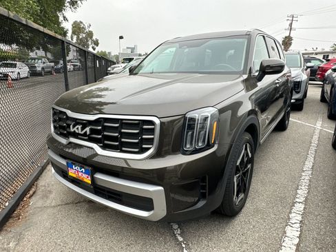 Certified 2023 Kia Telluride S image 2