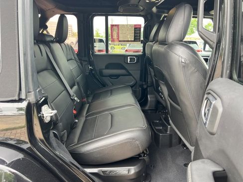 Used 2023 Jeep Wrangler Unlimited Sahara w/ Cold Weather Group AWD/4WD image 19