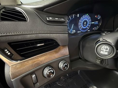 Used 2017 Cadillac Escalade Premium Luxury image 19