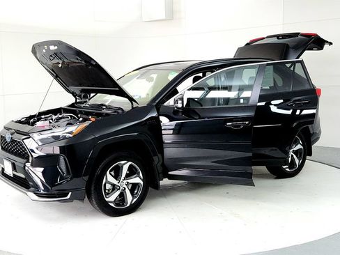 Used 2024 Toyota RAV4 SE w/ Weather & Moonroof Package AWD/4WD image 10