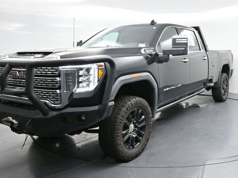 Used 2021 GMC Sierra 3500 Denali w/ Denali Black Diamond Edition AWD/4WD image 3