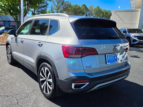 Certified 2023 Volkswagen Taos SE w/ Panoramic Sunroof Package AWD/4WD image 4