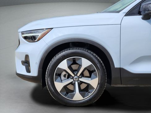 Used 2026 Volvo XC40 B5 Plus w/ Protection Package Premier AWD/4WD image 39