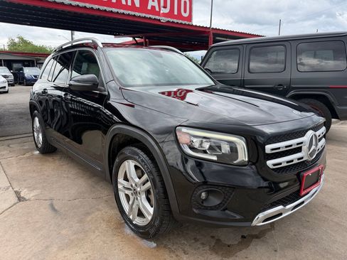 Used 2020 Mercedes-Benz GLB 250 w/ Premium Package image 11