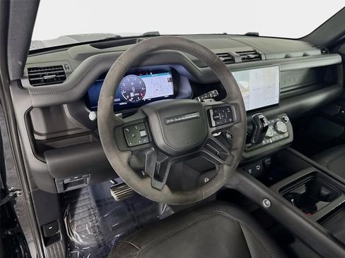 Used 2023 Land Rover Defender 90 V8 AWD/4WD image 9