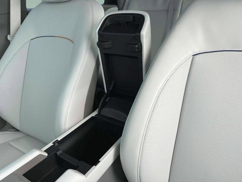 New 2025 Hyundai Ioniq 6 Limited image 18