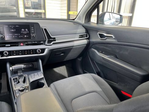 Used 2025 Kia Sportage LX FWD image 33