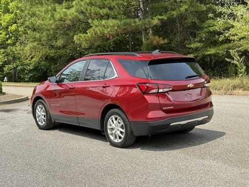 Used 2023 Chevrolet Equinox LT image 3