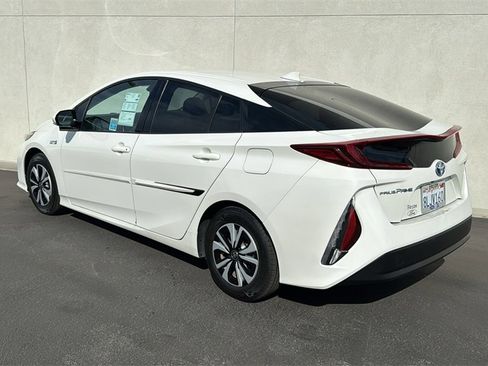 Used 2019 Toyota Prius Prime Premium image 4