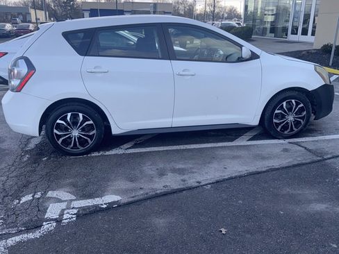 Used 2010 Pontiac Vibe w/ Preferred Package image 6