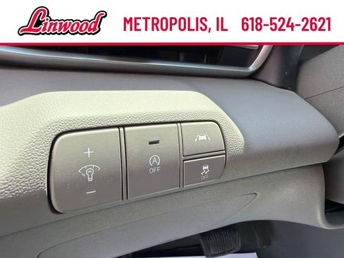 Used 2022 Hyundai Elantra SE FWD image 14