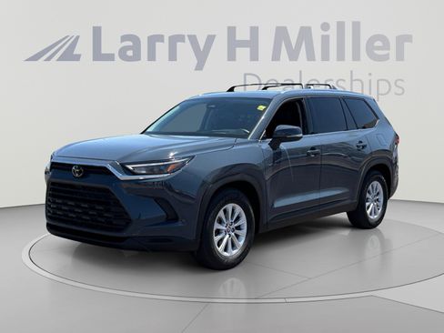 Used 2025 Toyota Grand Highlander AWD image 1