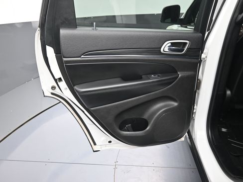 Used 2019 Jeep Grand Cherokee Limited image 13