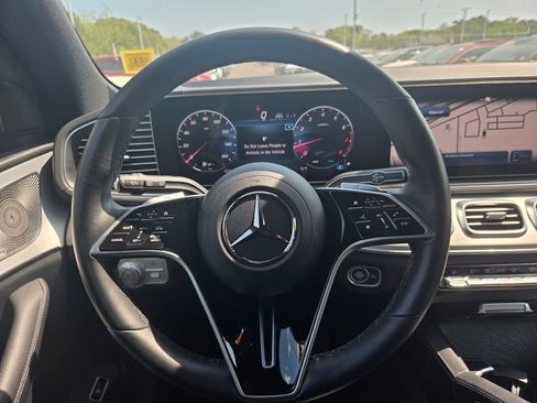 Used 2025 Mercedes-Benz GLS 450 4MATIC image 14